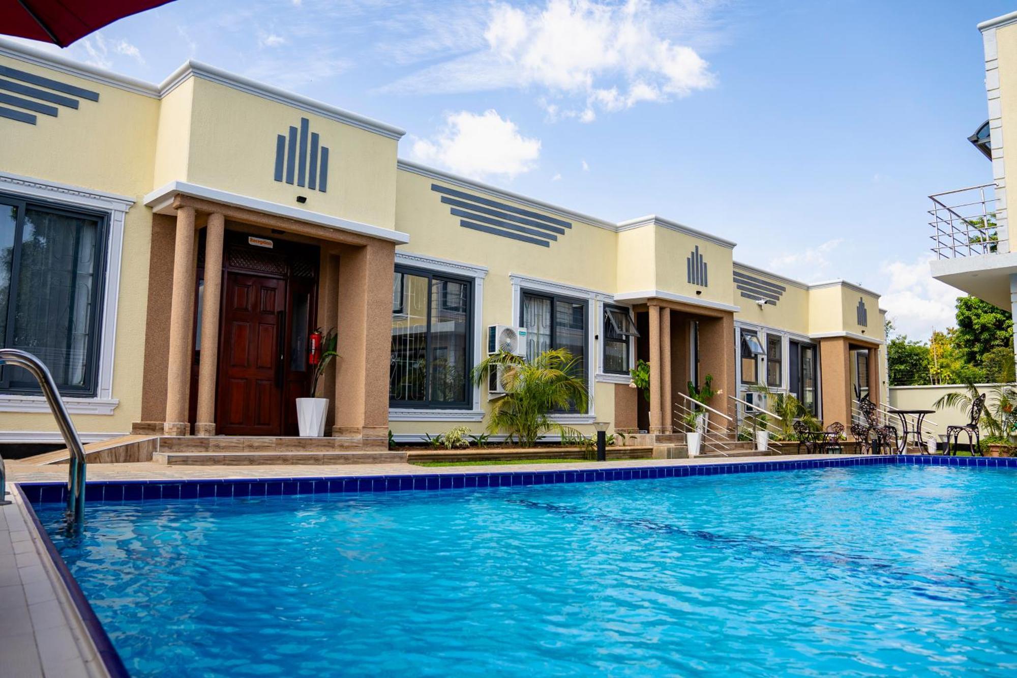 Primeland Hotel Moshi Bagian luar foto