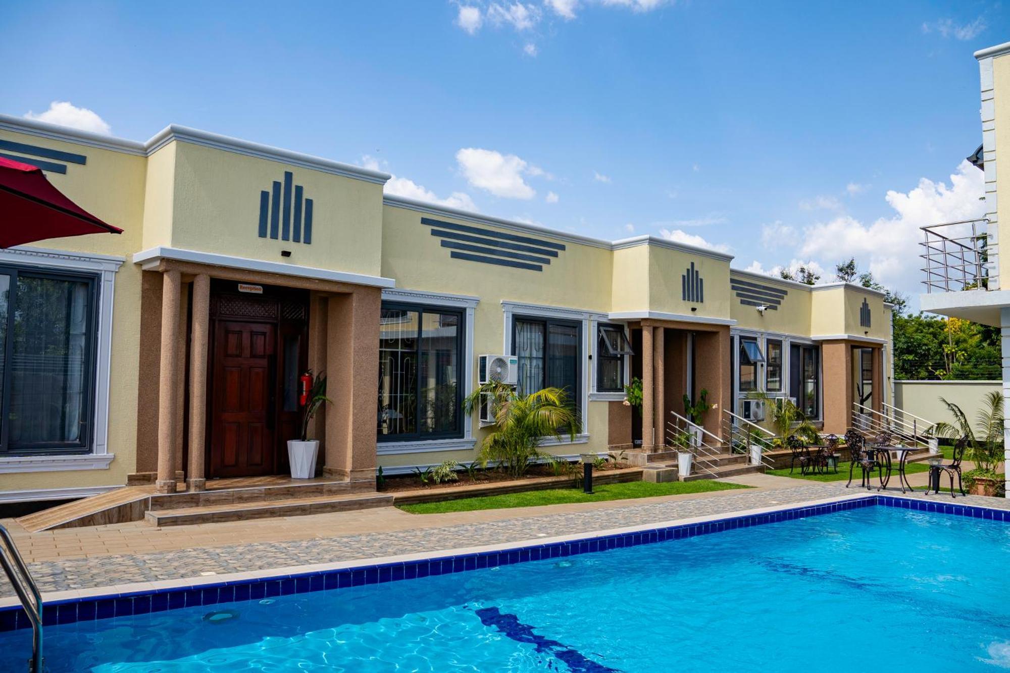 Primeland Hotel Moshi Bagian luar foto